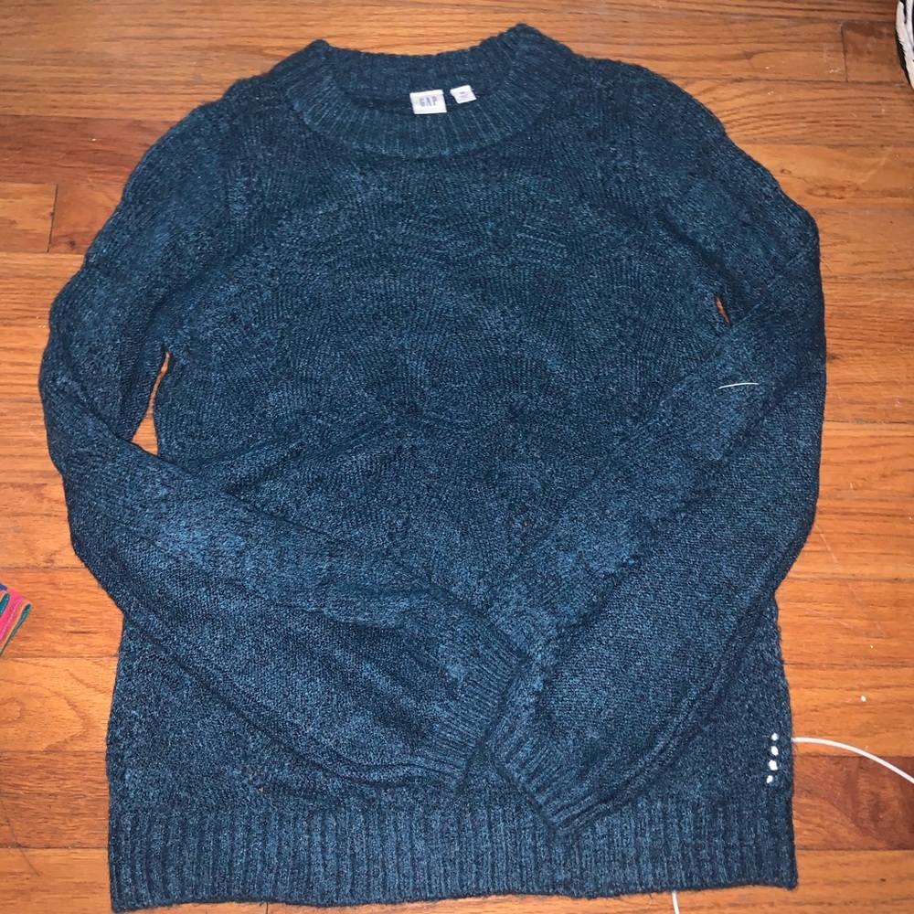 Gap sweater